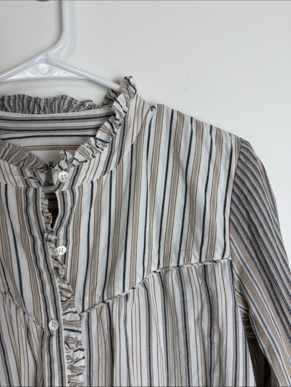 Ba&sh Striped Ruffle-Trim Button Front Top white/Beige/blue size medium - Picture 6 of 12
